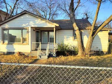 Main picture of 1117 E Main St