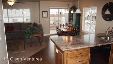 Main picture of 669 W Le Bon Cir