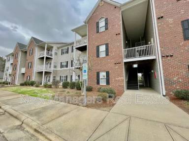 Main picture of 621 Marshtree Ln