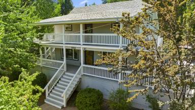 Main picture of 646 Brighton St