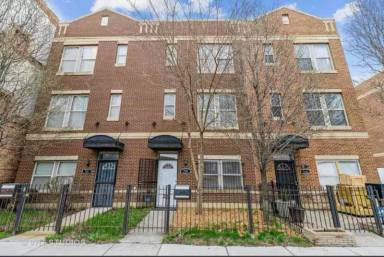 Main picture of 709 S Kedzie Ave