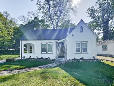 Main picture of 499 Woodlawn Ave NW