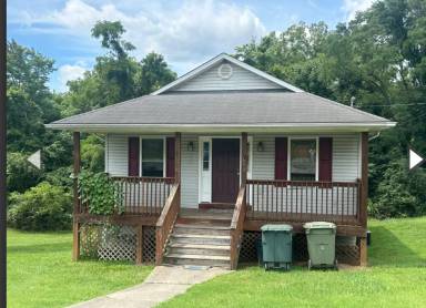 Main picture of 691 Lee St