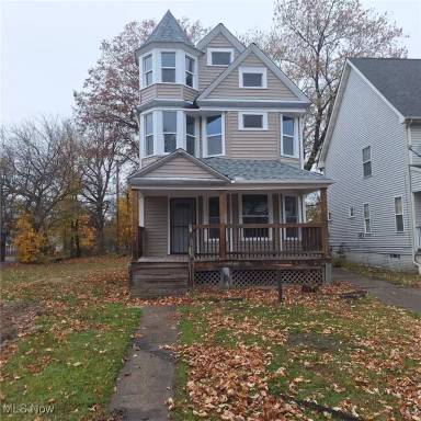 Main picture of 2294 E 100th St