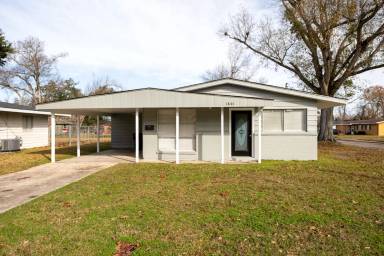 Main picture of 1621 Meadow Dr