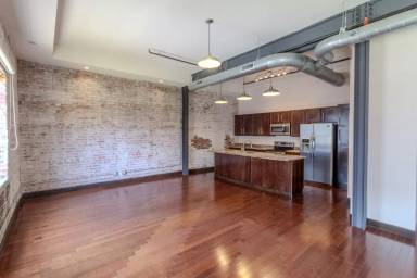 Main picture of 107 N Detroit Ave