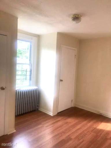 Main picture of 132 E 4th St