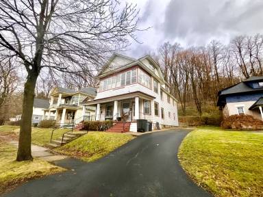 Main picture of 147 Stewart St