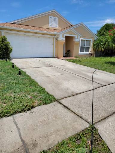Main picture of 1213 Epson Oaks Way