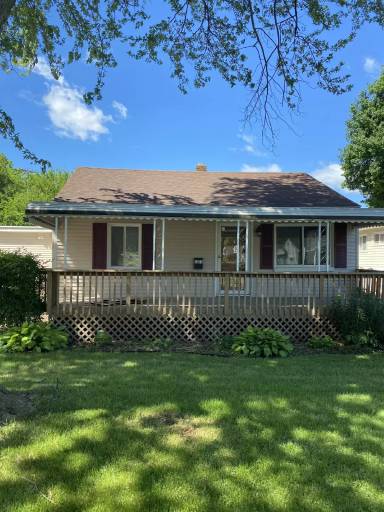 Main picture of 121 Blaine Ave