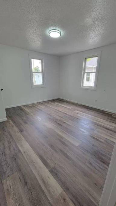 Main picture of 325-27 S Pierce St