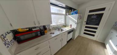 Main picture of 2060 Hunting Ave