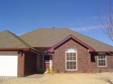 Main picture of 2821 SE 90th St