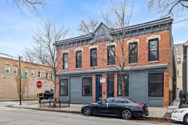 Main picture of 2028 N Oakley Ave