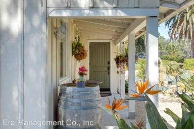 Main picture of 825 Las Palmas Dr