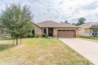 Main picture of 245 Chering Dr