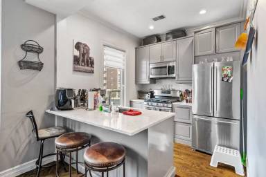 Main picture of 1580 Tremont St