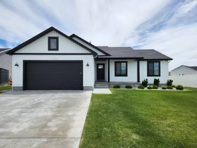 Main picture of 1586 Ernest Dr