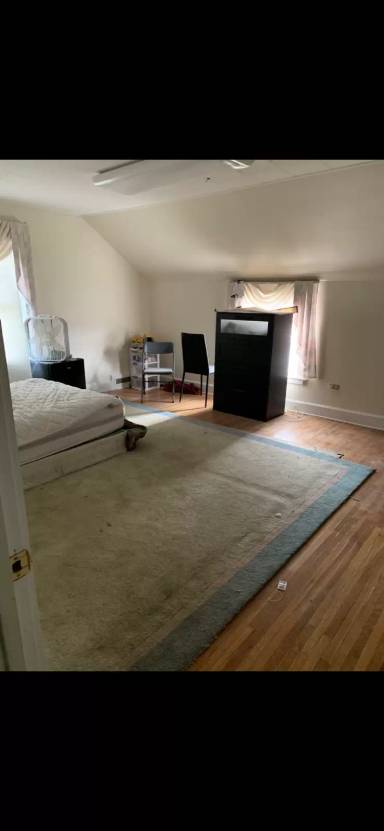 Main picture of 100 W 8th St