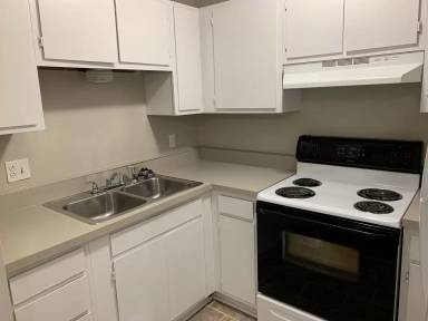 Main picture of 301 W Watts St
