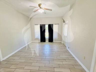 Main picture of 113 W Wabash Ave