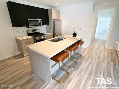 Main picture of 2533 W Fullerton Ave