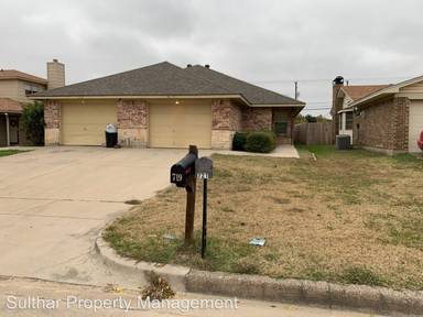 Main picture of 721 Lariat Ln
