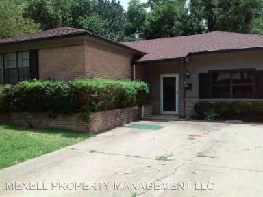 Main picture of 112 W Scotland Dr