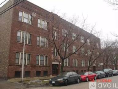 Main picture of 1504 W Roscoe St