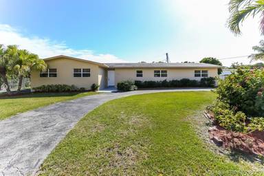 Main picture of 17400 SW 89th Ct