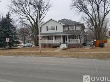 Main picture of 705 Clark Ave
