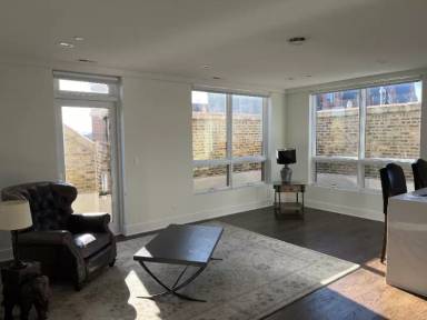 Main picture of 3001 N Southport Ave