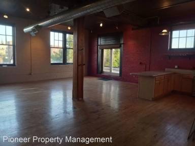 Main picture of 196 E 6th St