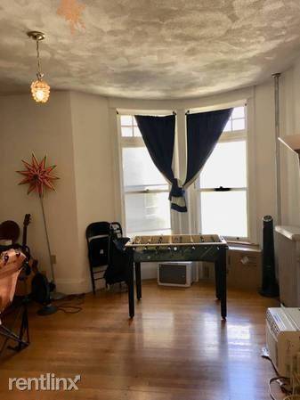 Main picture of 1673 Beacon St