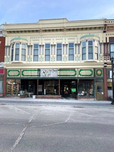 Main picture of 105 E Franklin St