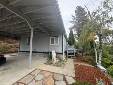 Main picture of 661 NE Ventura St