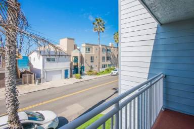 Main picture of 910 S Pacific St