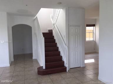 Main picture of 10242 NW 7th St