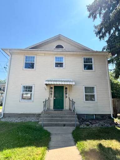 Main picture of 142 N Riverview Dr