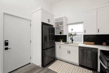 Main picture of 5160-5166 69th St Apartments