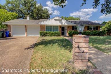 Main picture of 5025 Loch Lomond Dr