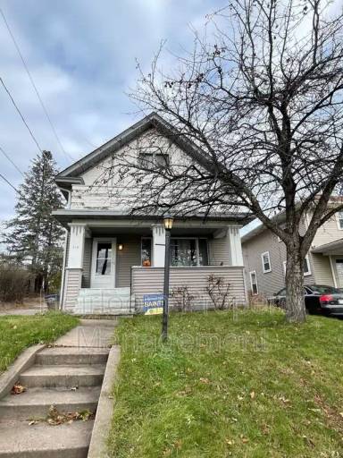 Main picture of 716 N 18th Ave E