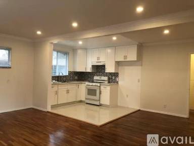 Main picture of 14228 Erwin St