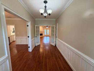 Main picture of 1009 Williamsburg Dr