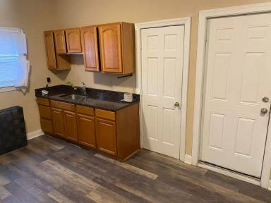 Main picture of 411 E 4th St