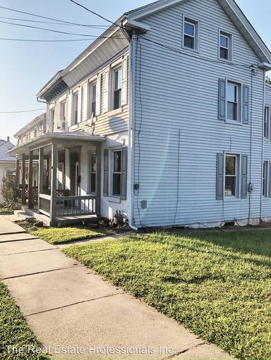 Main picture of 525 E Main St