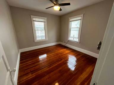 Main picture of 26-28 Parker St