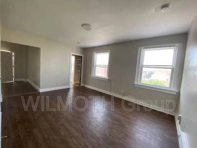 Main picture of 201 E Pike St