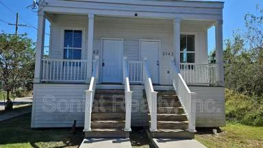 Main picture of 3145 Piety St