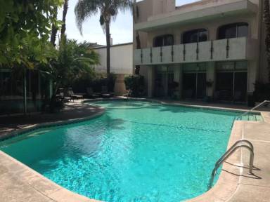 Main picture of 5330 Lindley Ave